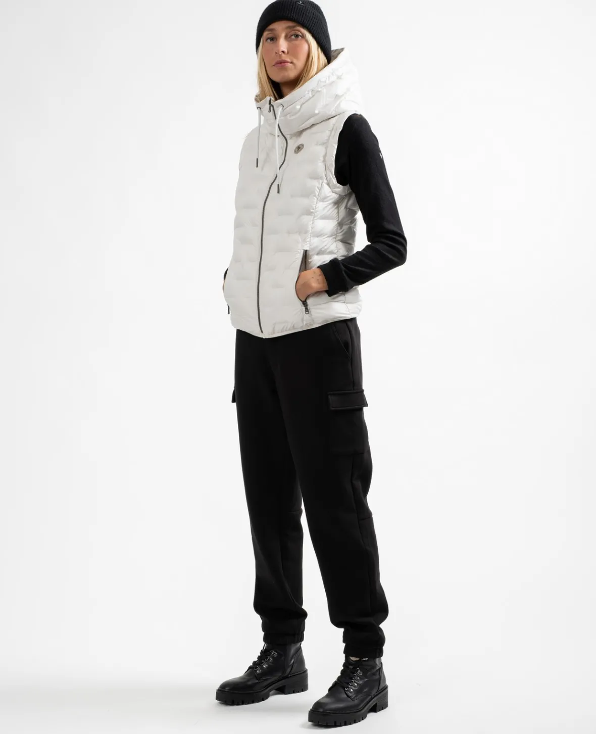 Sun Valley Nyleta Ecru New